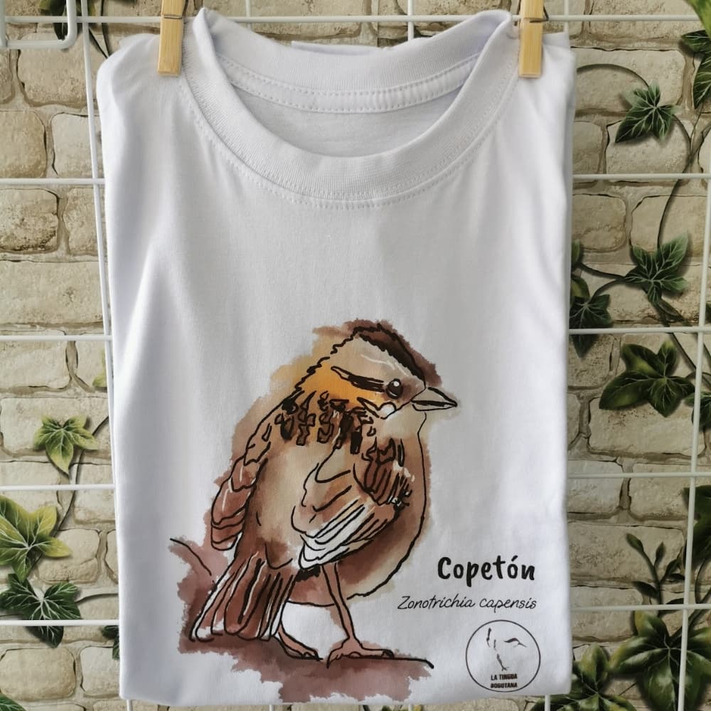 Camiseta ilustrada copeton, La Tingua Bogotana — imagen de referencia
